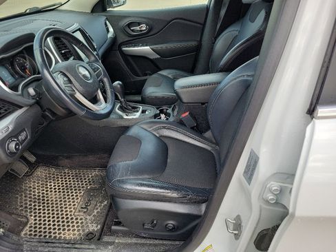 Used 2018 Jeep Cherokee Latitude Plus w/ Cold Weather Group AWD/4WD image 8