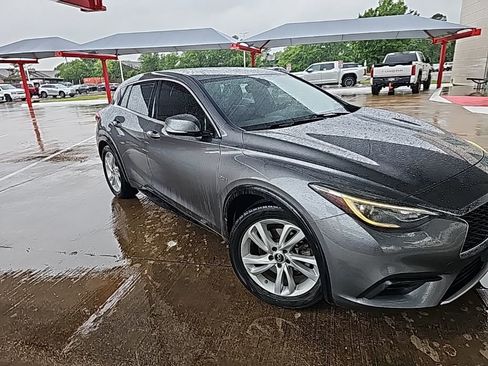 Used 2018 INFINITI QX30 FWD image 1