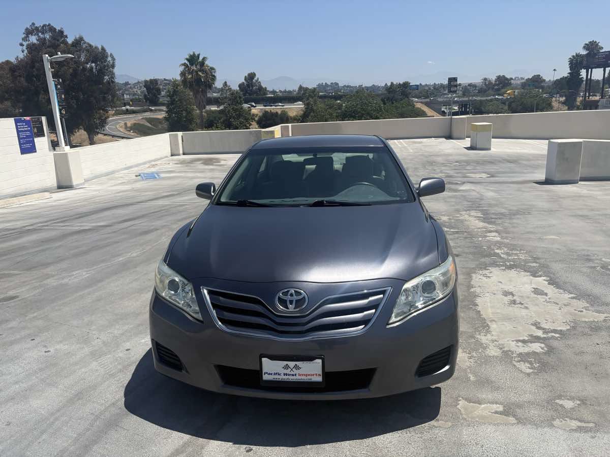 Used 2011 Toyota Camry LE FWD image 4