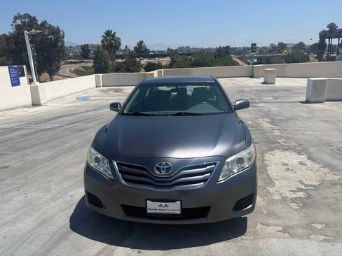 Used 2011 Toyota Camry LE FWD image 4