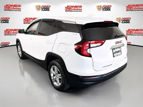 Used 2024 GMC Terrain SLE AWD/4WD image 2