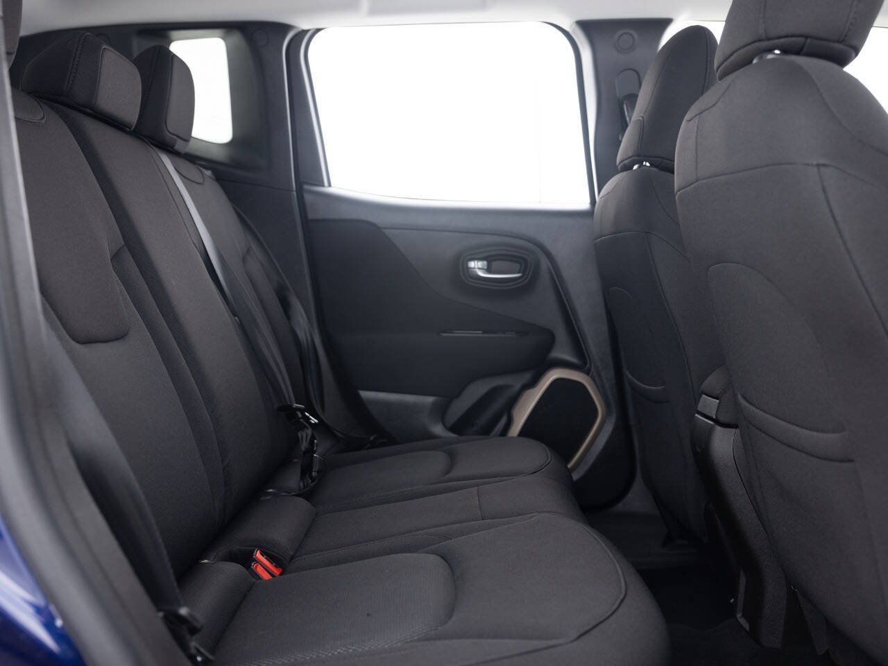 Used 2016 Jeep Renegade Latitude FWD image 31