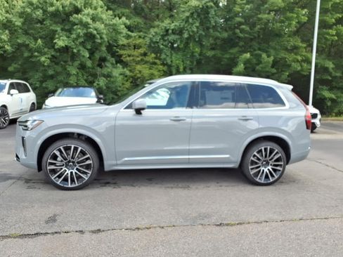 New 2025 Volvo XC90 B5 Plus w/ Protection Package Premier image 10