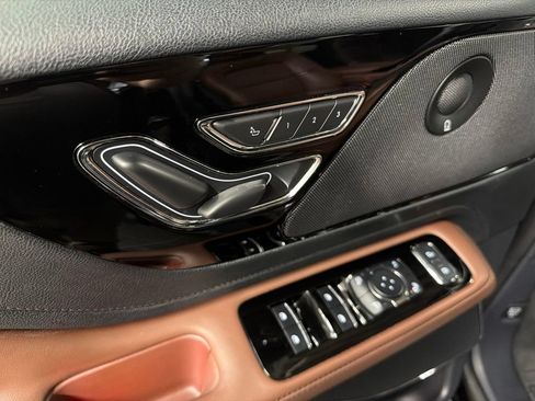 Certified 2025 Lincoln Aviator Reserve w/ Jet Appearance Package AWD/4WD image 28