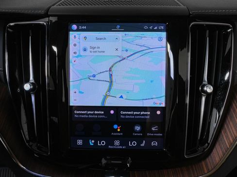 Used 2023 Volvo XC60 B5 Ultimate w/ Climate Package FWD image 17