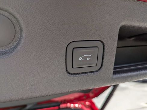 Used 2024 Chevrolet Equinox LT FWD image 16