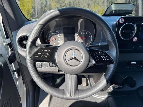 Used 2025 Mercedes-Benz Sprinter 2500 image 17