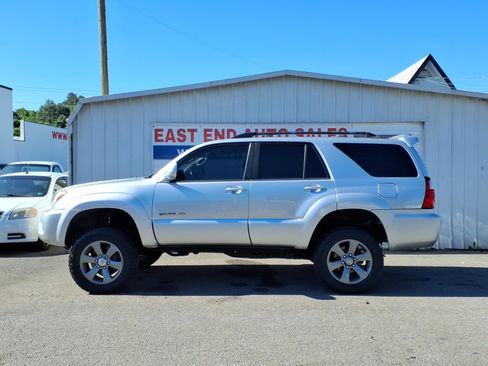 Used 2007 Toyota 4Runner Limited AWD/4WD image 2