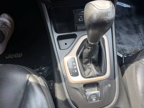 Used 2018 Jeep Cherokee Latitude Plus FWD image 14
