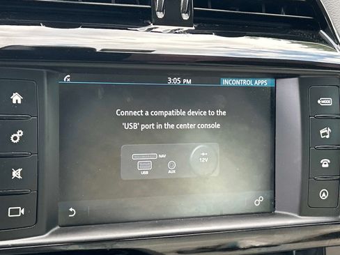 Used 2017 Jaguar XE Premium RWD image 31