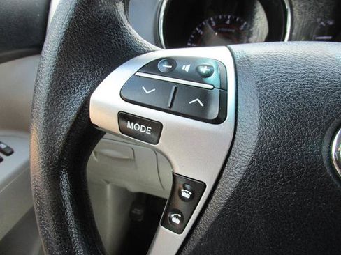 Used 2013 Toyota Highlander FWD w/ Cold Weather Pkg image 14