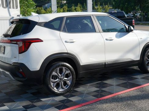 Used 2024 Kia Seltos LX AWD/4WD image 12