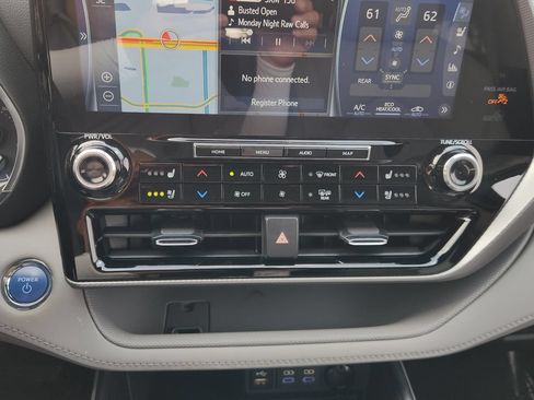 Used 2022 Toyota Highlander Platinum AWD/4WD image 17
