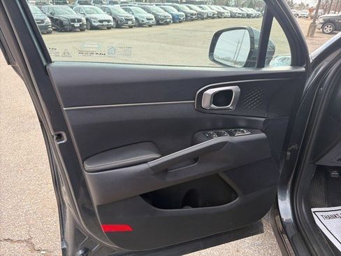 Used 2022 Kia Sorento LX image 10