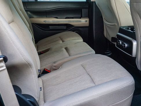 Used 2022 Ford Expedition XLT image 14