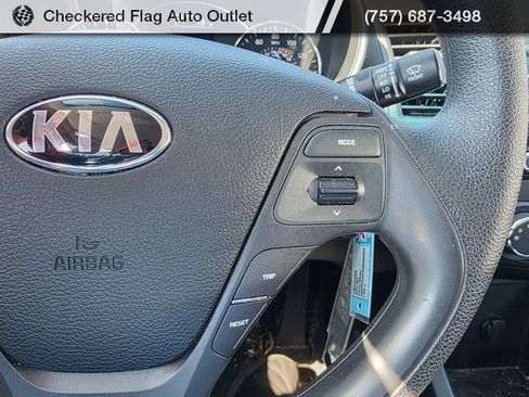 Used 2017 Kia Forte LX image 13
