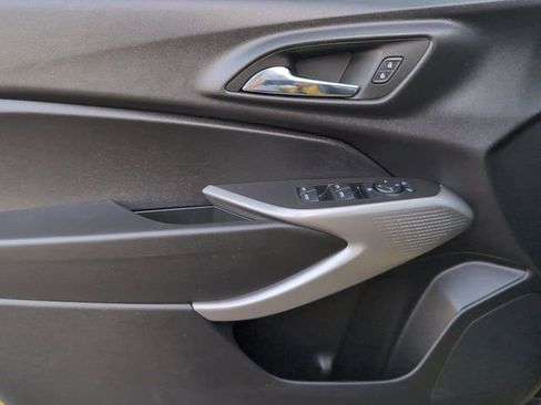 Certified 2024 Chevrolet Trax RS w/ Sunroof Package FWD image 19
