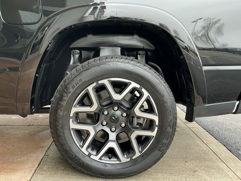 Used 2025 RAM 1500 Laramie image 27