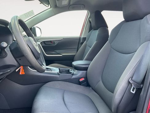 Used 2021 Toyota RAV4 LE AWD/4WD image 9