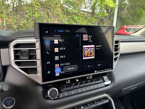 Used 2024 Toyota Tundra Limited AWD/4WD image 21