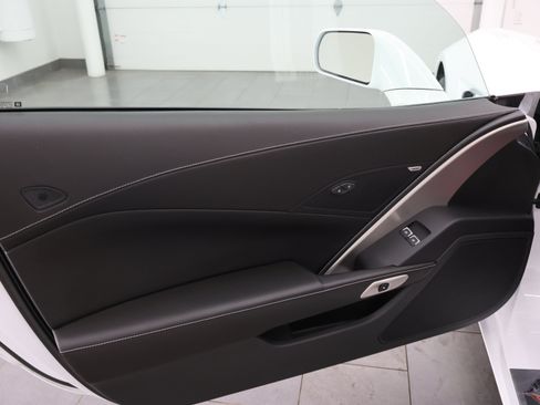 Used 2019 Chevrolet Corvette Stingray Coupe w/ 1LT RWD image 29