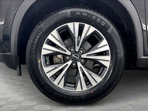 Used 2023 Nissan Rogue SV image 9