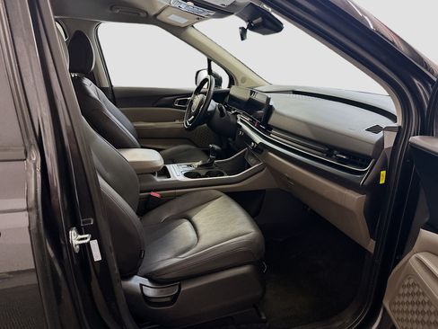 Used 2026 Kia Carnival FWD image 33