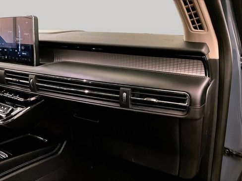 Used 2023 Lincoln Corsair AWD w/ Equipment Group 101A image 15