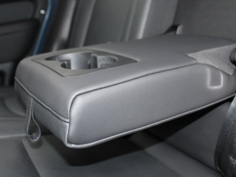 Used 2024 Land Rover Defender 110 S image 39