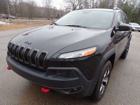 Used 2016 Jeep Cherokee Trailhawk w/ Cold Weather Group image 5