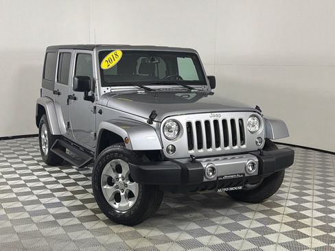 Used 2018 Jeep Wrangler Unlimited Sahara w/ Connectivity Group AWD/4WD image 2
