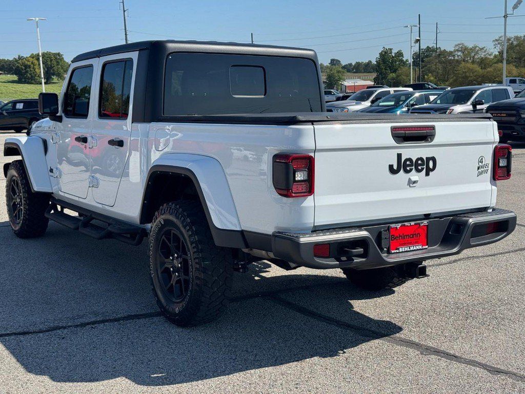Used 2024 Jeep Gladiator Sport AWD/4WD image 8