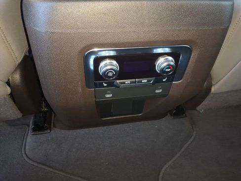 Used 2022 GMC Yukon SLT w/ SLT Premium Package image 11