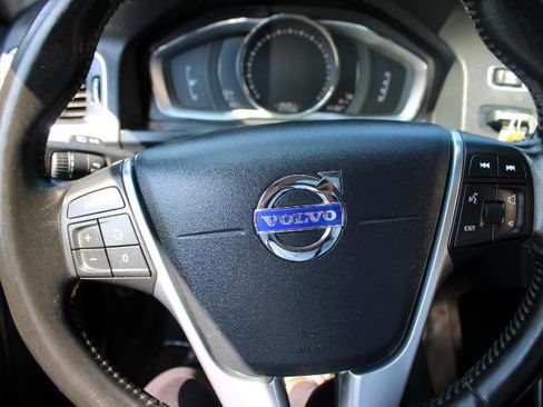 Used 2017 Volvo V60 T5 Premier w/ Convenience Package image 10