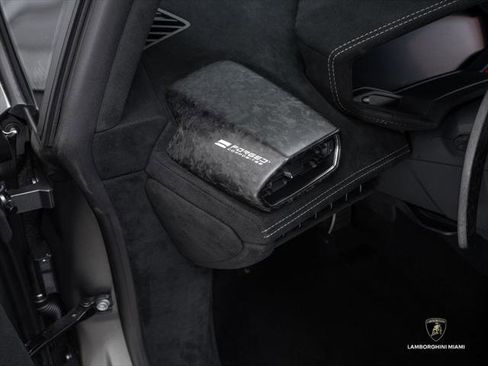 Used 2018 Lamborghini Huracan Performante AWD/4WD image 48