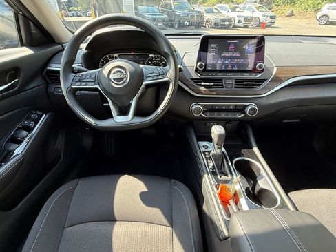 Used 2023 Nissan Altima 2.5 SV FWD image 11