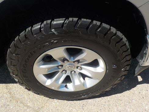 Used 2024 RAM 1500 Laramie AWD/4WD image 13