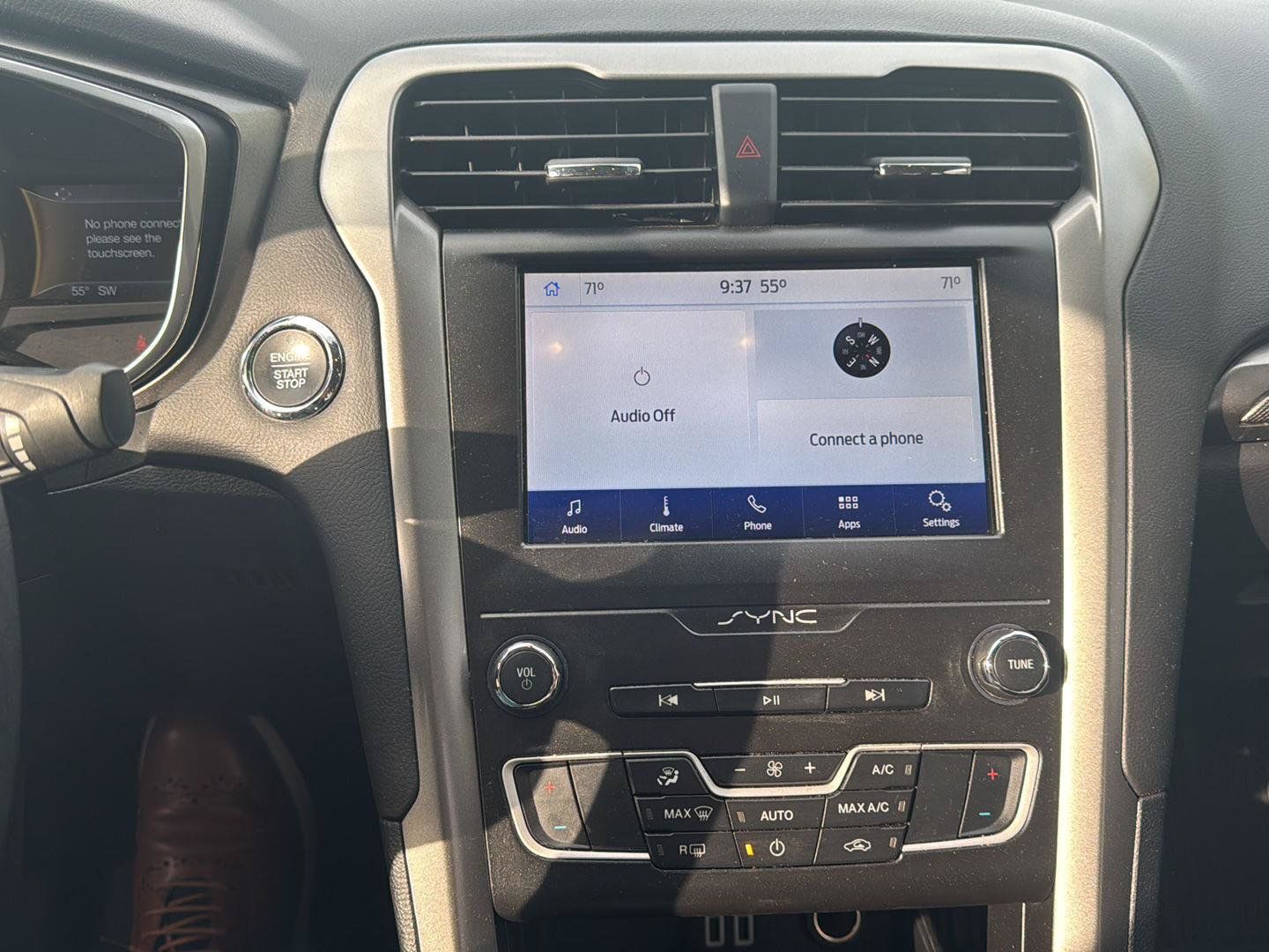 Used 2020 Ford Fusion SE FWD image 13
