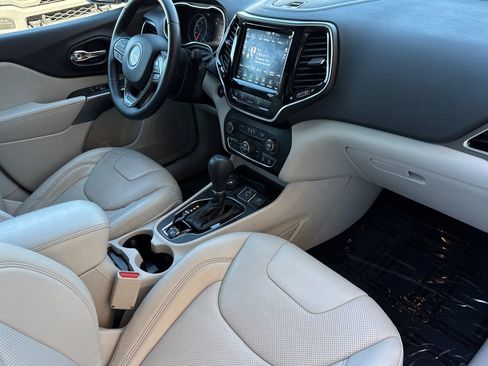 Used 2019 Jeep Cherokee Limited w/ Luxury Group AWD/4WD image 19