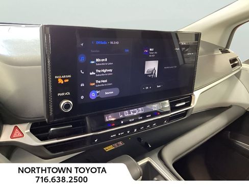 Used 2025 Toyota Sienna XLE FWD image 9