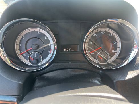 Used 2013 Dodge Grand Caravan SE FWD image 15