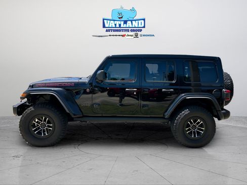 Used 2024 Jeep Wrangler Unlimited Rubicon AWD/4WD image 2