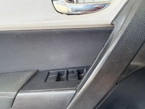 Used 2018 Toyota Corolla LE w/ Carpet Mat Package (TMS) FWD image 20