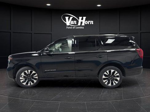 Used 2025 Ford Expedition Platinum w/ Driver's Package image 4