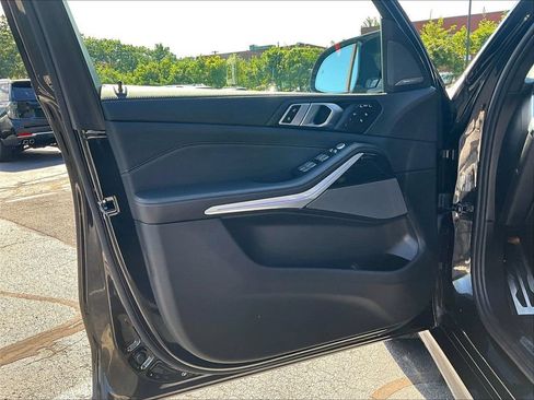 Used 2025 BMW X7 M60i AWD/4WD image 9