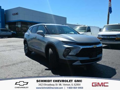 Used 2024 Chevrolet Blazer LT w/ Convenience Package FWD image 3