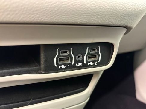 Used 2022 Chrysler Voyager LX FWD image 34