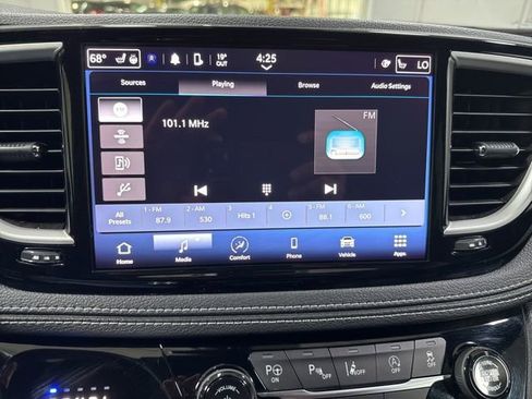 Used 2023 Chrysler Pacifica Touring-L w/ S Appearance Package image 20