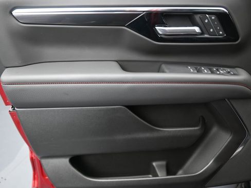 Used 2026 Chevrolet Suburban RST w/ Comfort Package image 13