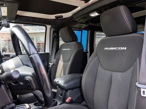 Used 2016 Jeep Wrangler Unlimited Rubicon w/ Connectivity Group AWD/4WD image 22